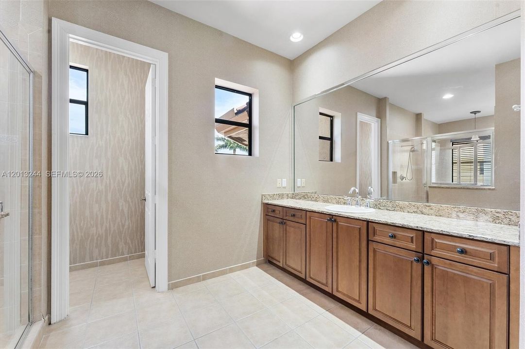 Active With Contract: $999,000 (5 beds, 6 baths, 4163 Square Feet)