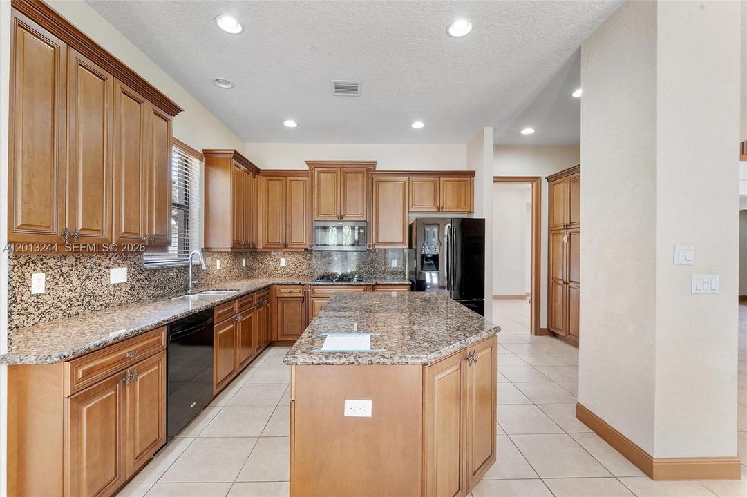 Active With Contract: $999,000 (5 beds, 6 baths, 4163 Square Feet)