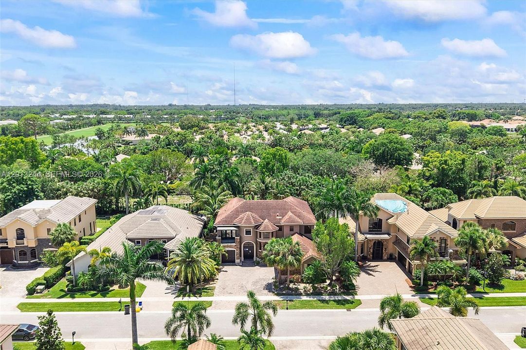 Active With Contract: $999,000 (5 beds, 6 baths, 4163 Square Feet)