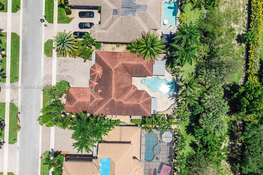 Active With Contract: $999,000 (5 beds, 6 baths, 4163 Square Feet)