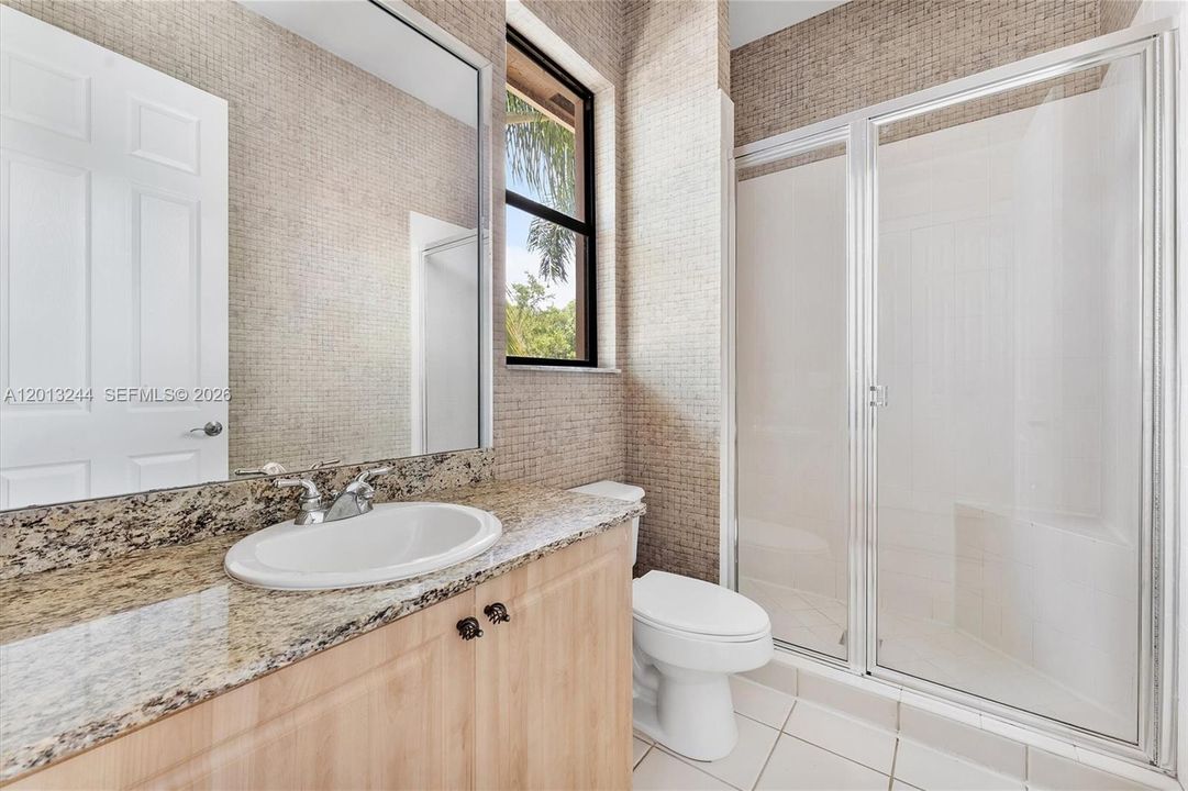 Active With Contract: $999,000 (5 beds, 6 baths, 4163 Square Feet)