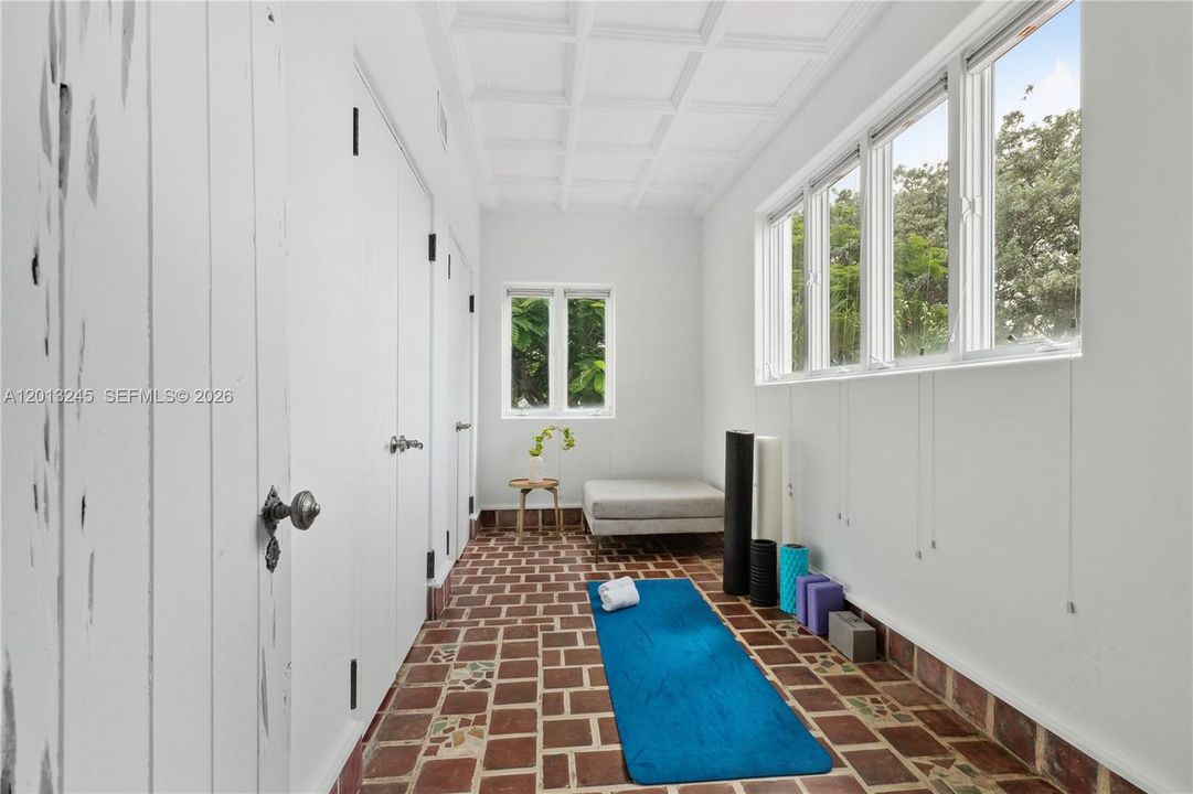 For Rent: $12,500 (6 beds, 4 baths, 5123 Square Feet)