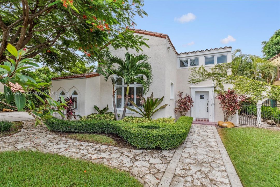 For Rent: $12,500 (6 beds, 4 baths, 5123 Square Feet)