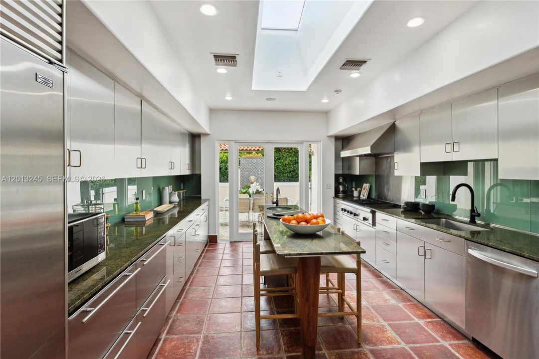 For Rent: $12,500 (6 beds, 4 baths, 5123 Square Feet)