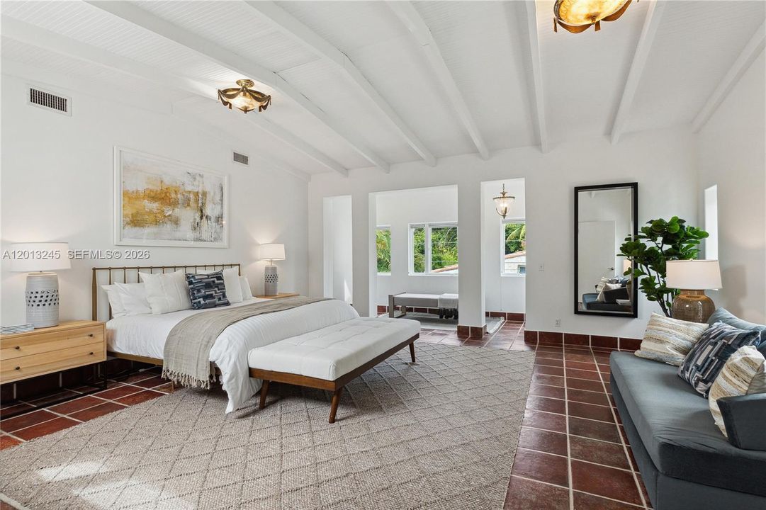 For Rent: $12,500 (6 beds, 4 baths, 5123 Square Feet)