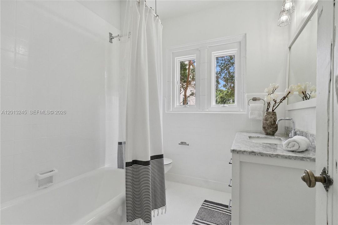 For Rent: $12,500 (6 beds, 4 baths, 5123 Square Feet)