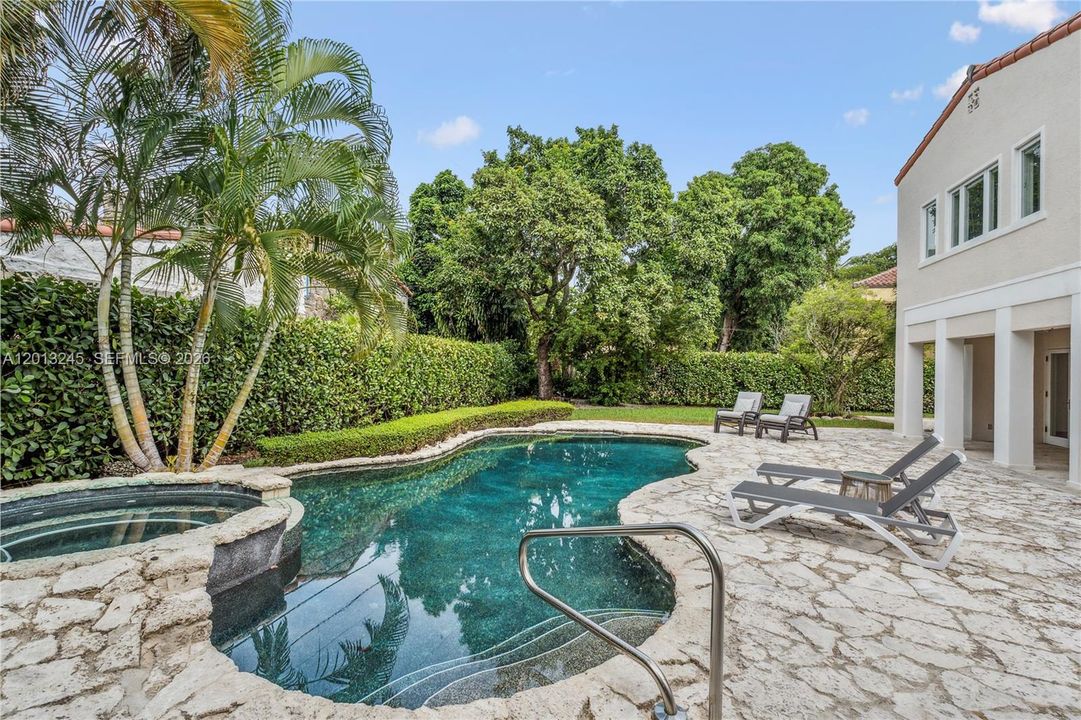 For Rent: $12,500 (6 beds, 4 baths, 5123 Square Feet)