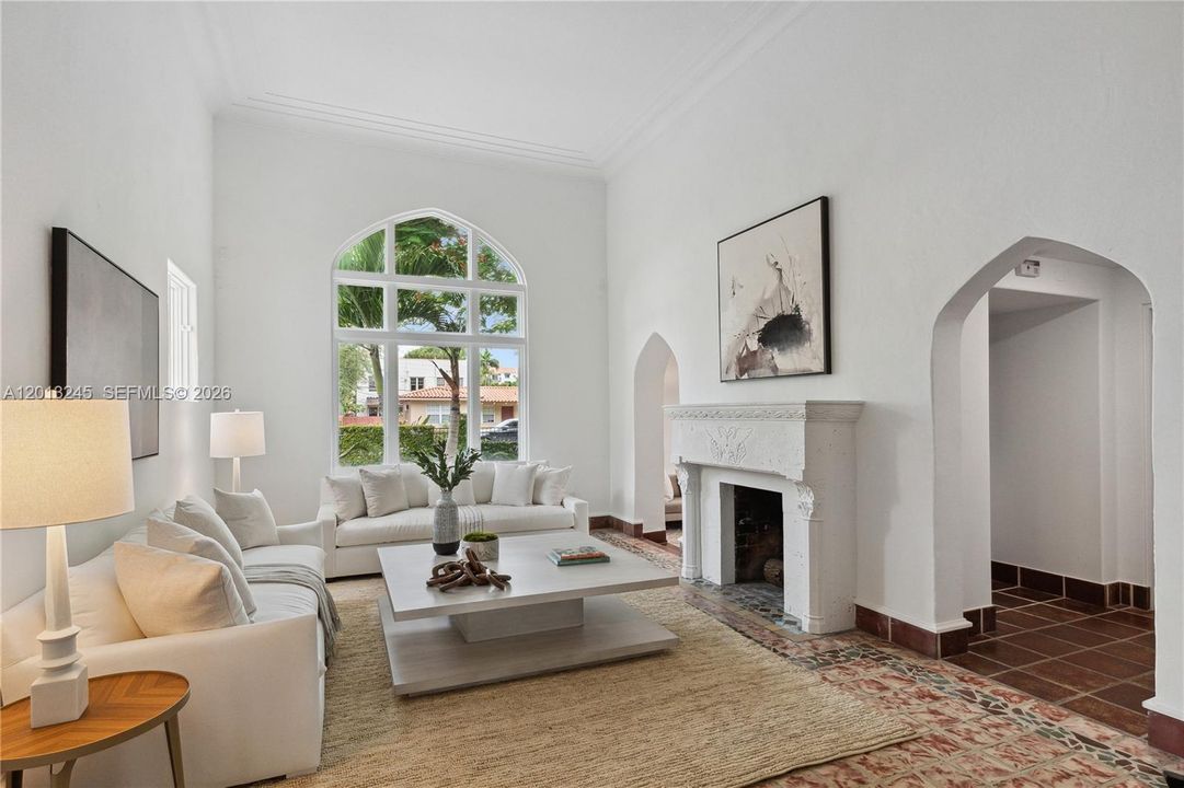 For Rent: $12,500 (6 beds, 4 baths, 5123 Square Feet)