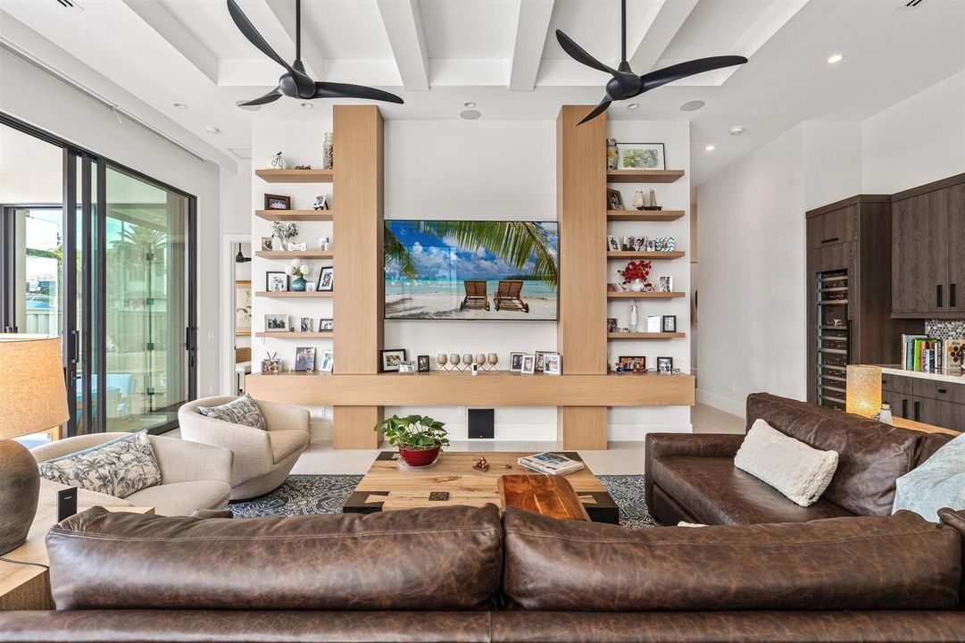 LIVING_ROOM_STRAIGHT_DT_RT