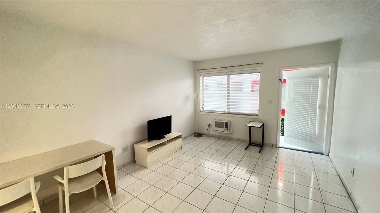 For Rent: $1,650 (0 beds, 1 baths, 414 Square Feet)