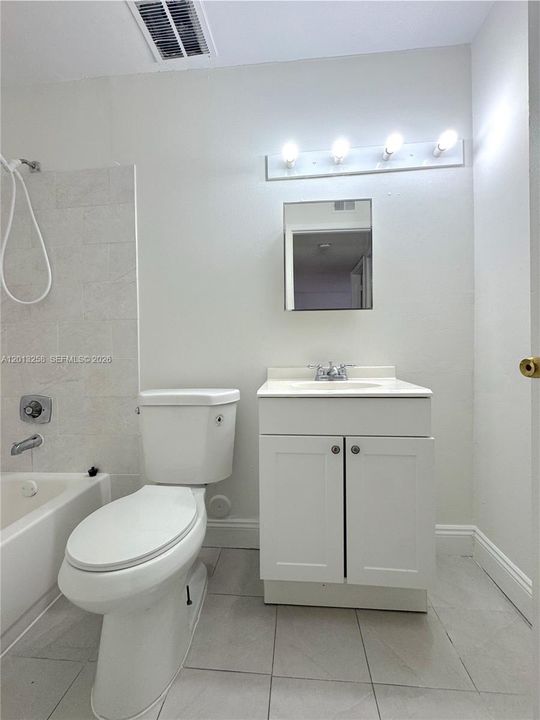Active With Contract: $1,499 (1 beds, 1 baths, 813 Square Feet)