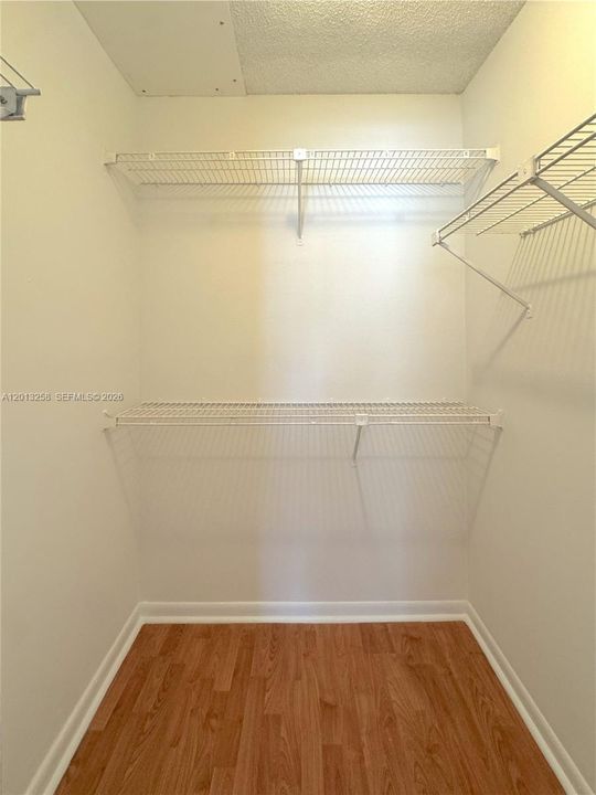 Active With Contract: $1,499 (1 beds, 1 baths, 813 Square Feet)
