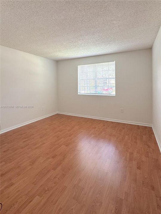 Active With Contract: $1,499 (1 beds, 1 baths, 813 Square Feet)