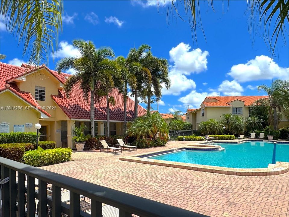 Active With Contract: $1,499 (1 beds, 1 baths, 813 Square Feet)