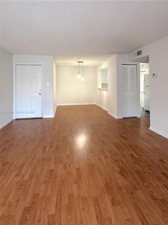 Active With Contract: $1,499 (1 beds, 1 baths, 813 Square Feet)