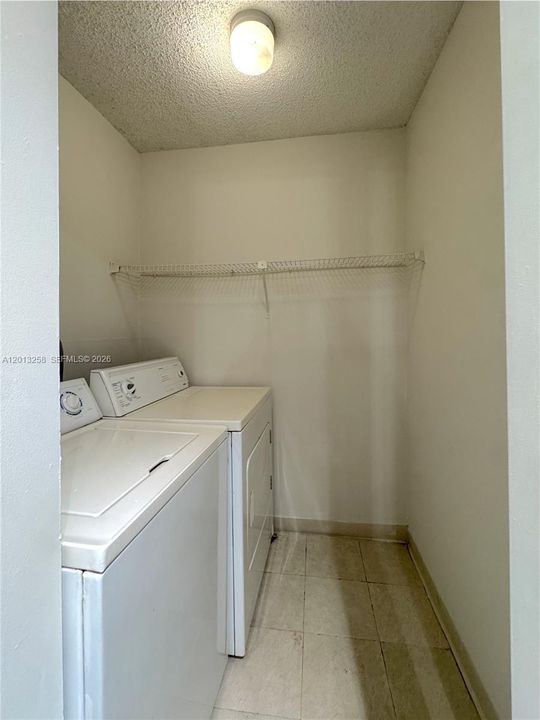 Active With Contract: $1,499 (1 beds, 1 baths, 813 Square Feet)
