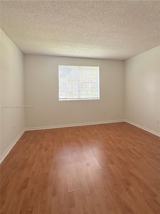 Active With Contract: $1,499 (1 beds, 1 baths, 813 Square Feet)