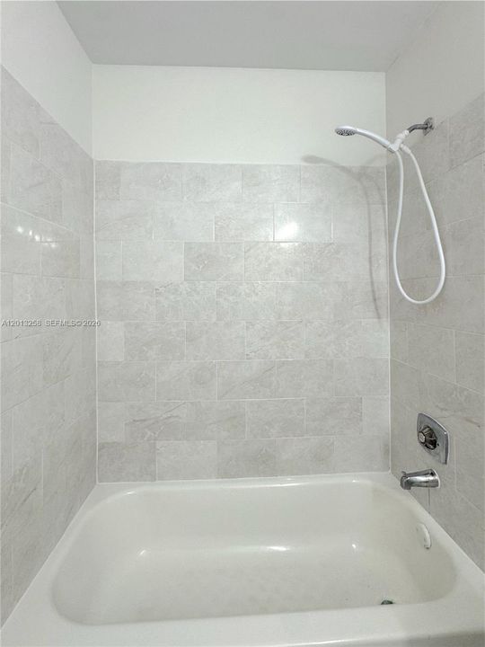 Active With Contract: $1,499 (1 beds, 1 baths, 813 Square Feet)