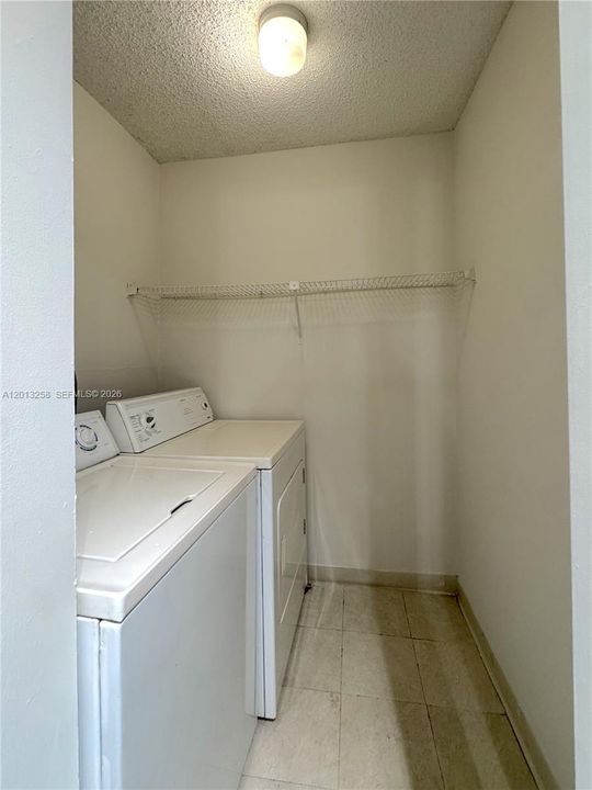 Active With Contract: $1,499 (1 beds, 1 baths, 813 Square Feet)