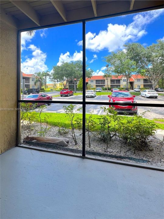 Active With Contract: $1,499 (1 beds, 1 baths, 813 Square Feet)