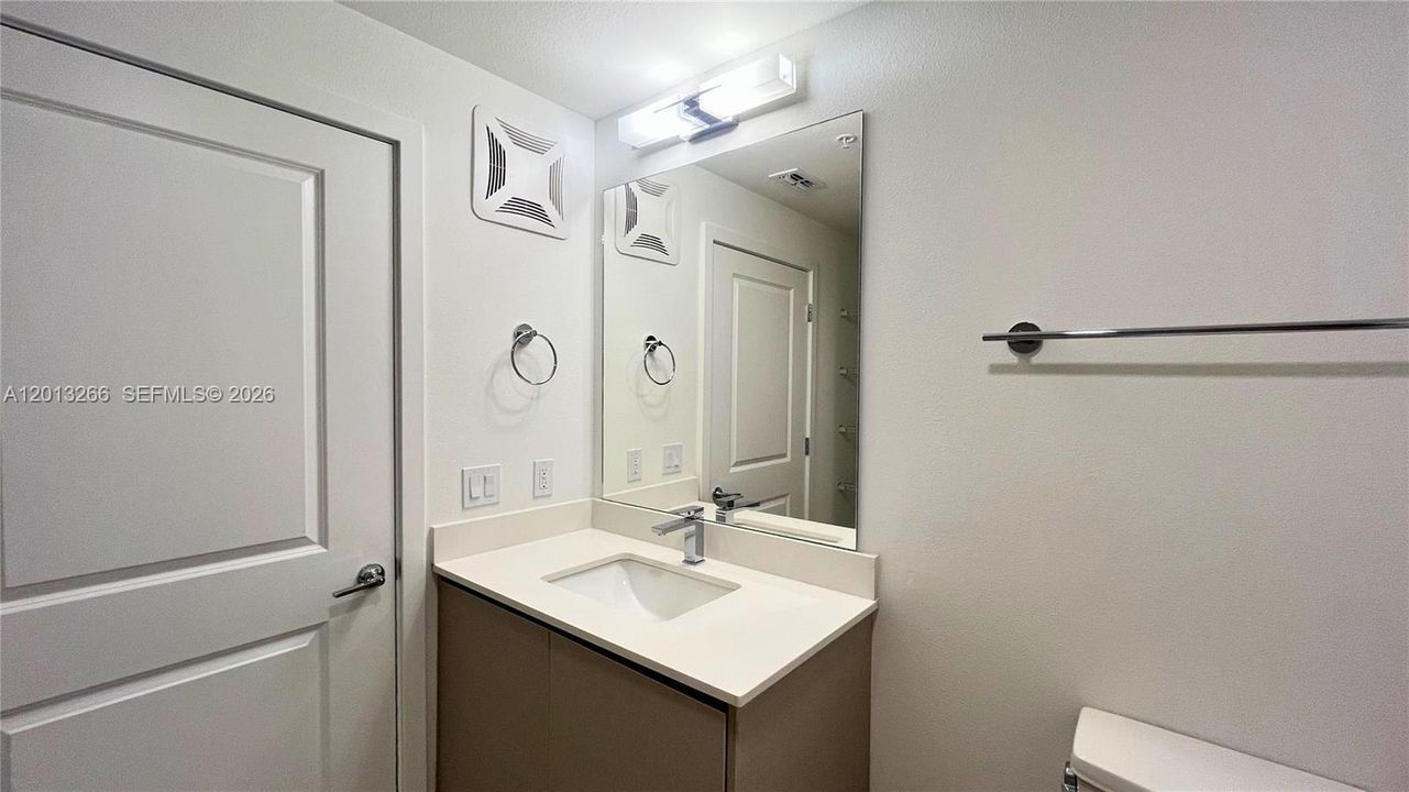 В аренду: $2,400 (3 спален, 2 ванн, 1150 Квадратных фут)