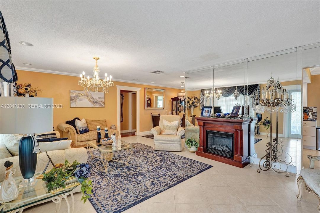 Activo con contrato: $389,999 (2 camas, 2 baños, 1579 Pies cuadrados)