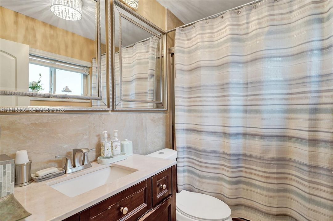 Activo con contrato: $389,999 (2 camas, 2 baños, 1579 Pies cuadrados)