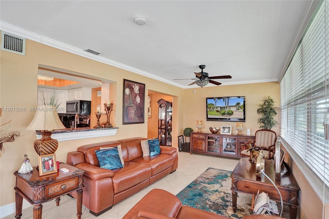 Activo con contrato: $389,999 (2 camas, 2 baños, 1579 Pies cuadrados)