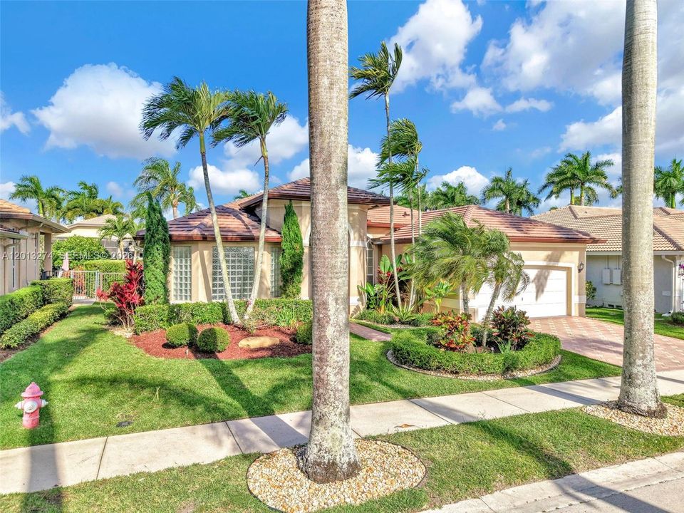 En Venta: $1,600,000 (4 camas, 3 baños, 2910 Pies cuadrados)