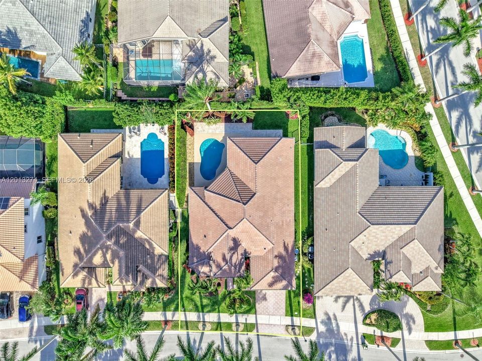En Venta: $1,600,000 (4 camas, 3 baños, 2910 Pies cuadrados)