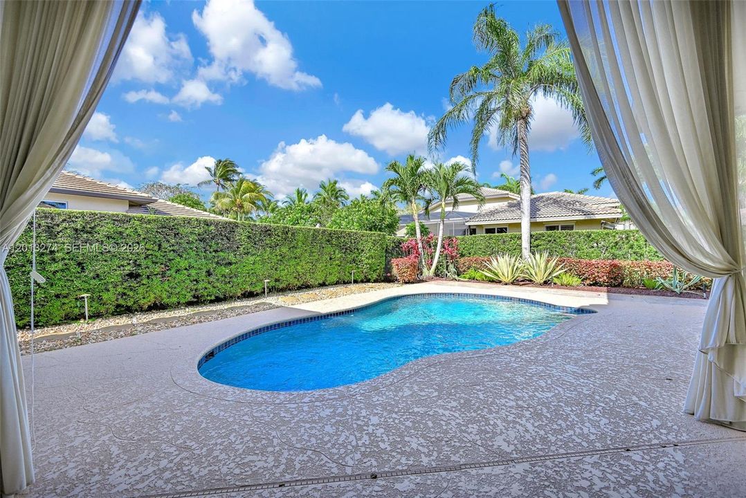 En Venta: $1,600,000 (4 camas, 3 baños, 2910 Pies cuadrados)