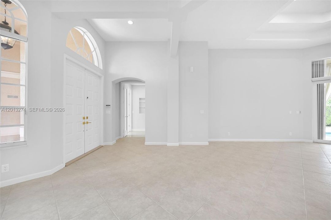 En Venta: $1,600,000 (4 camas, 3 baños, 2910 Pies cuadrados)