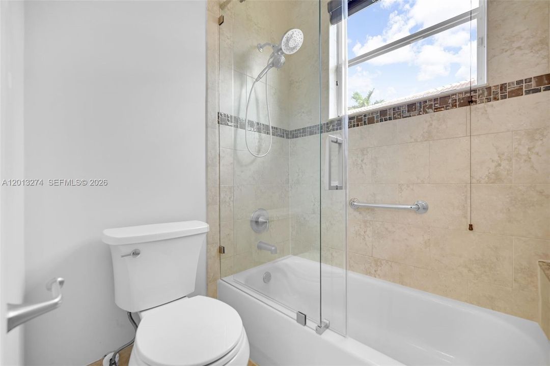 En Venta: $1,600,000 (4 camas, 3 baños, 2910 Pies cuadrados)