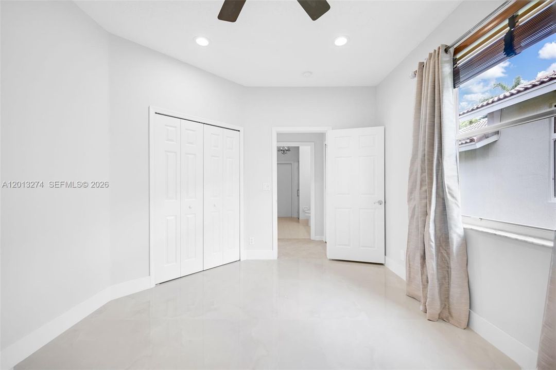En Venta: $1,600,000 (4 camas, 3 baños, 2910 Pies cuadrados)