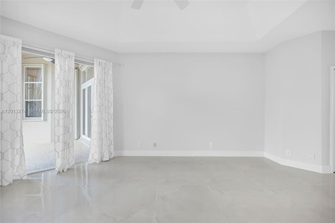 En Venta: $1,600,000 (4 camas, 3 baños, 2910 Pies cuadrados)