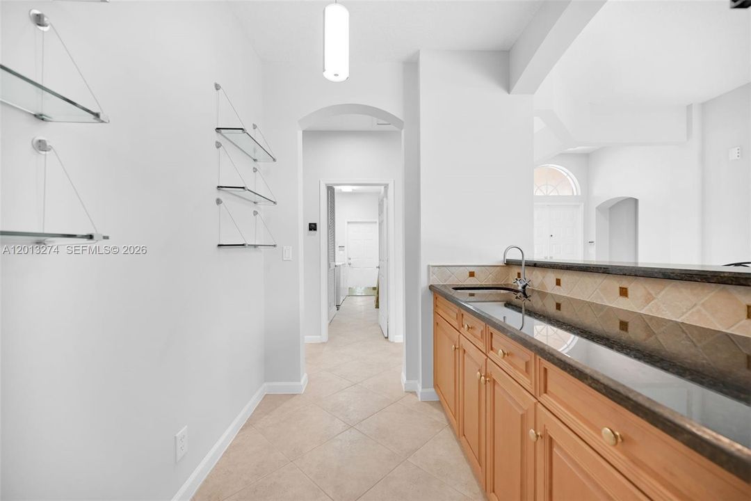 En Venta: $1,600,000 (4 camas, 3 baños, 2910 Pies cuadrados)