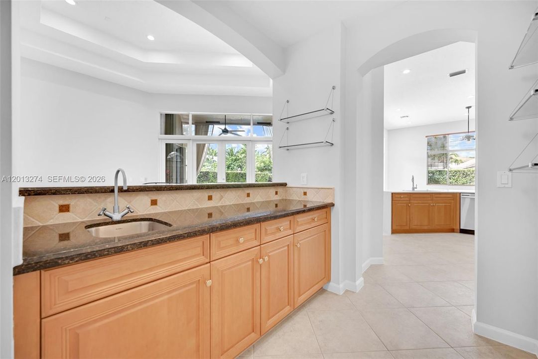 En Venta: $1,600,000 (4 camas, 3 baños, 2910 Pies cuadrados)