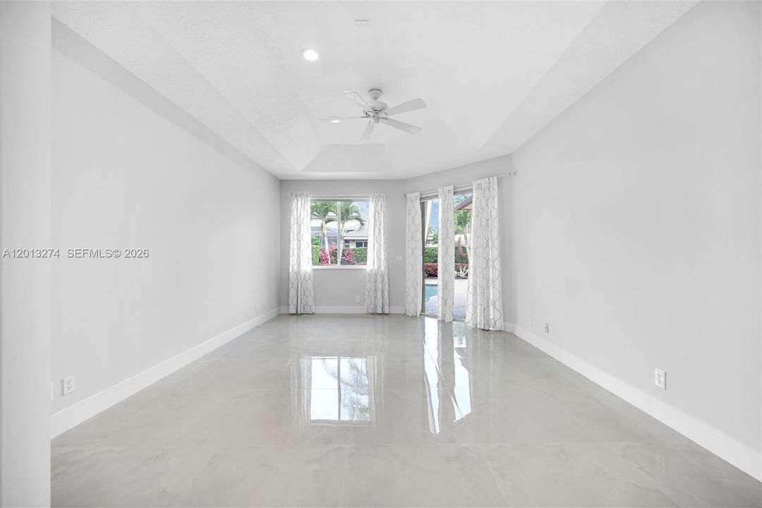 En Venta: $1,600,000 (4 camas, 3 baños, 2910 Pies cuadrados)