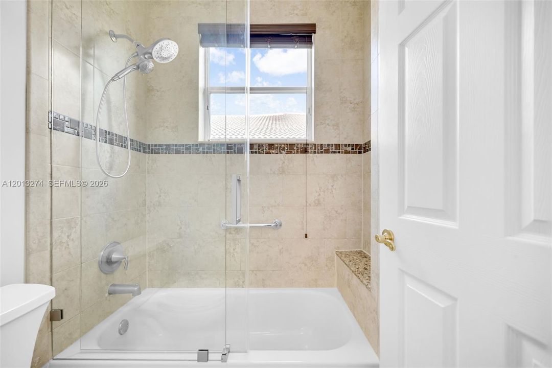 En Venta: $1,600,000 (4 camas, 3 baños, 2910 Pies cuadrados)