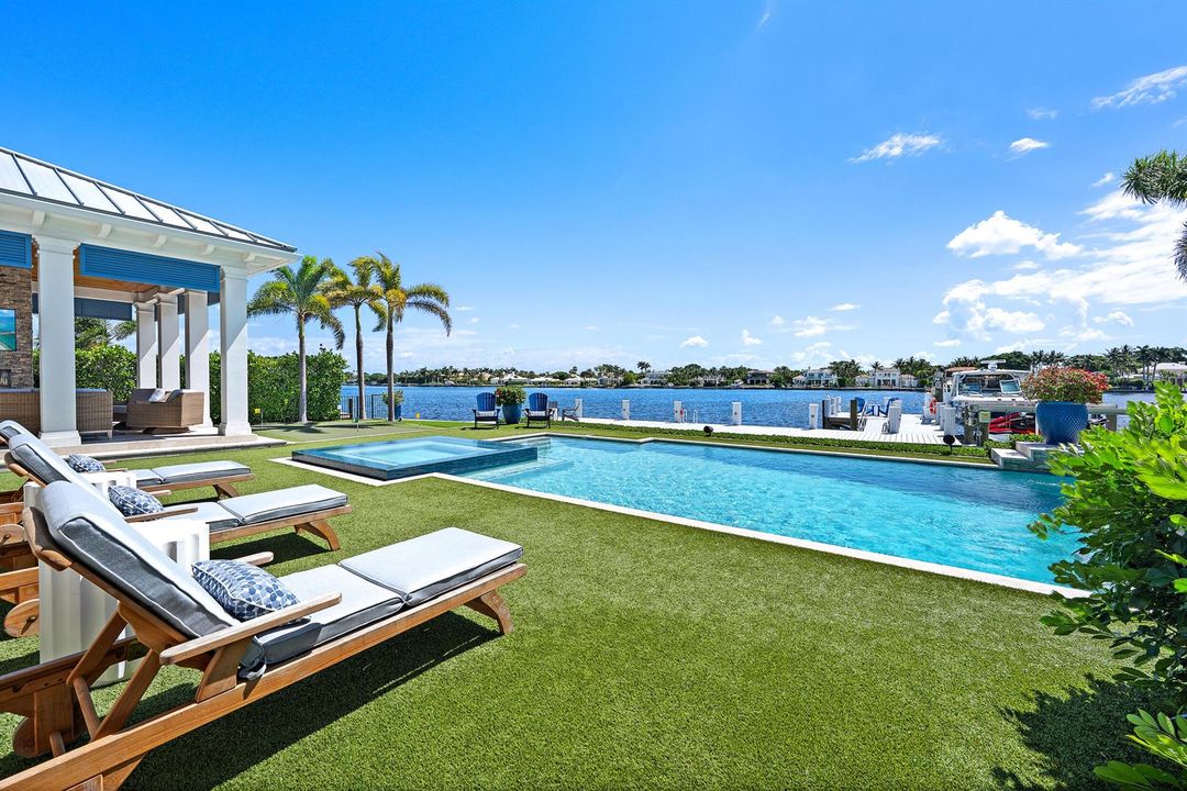Pool & Water View