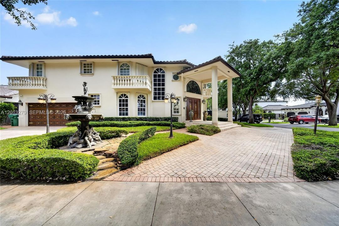 Под контрактом: $1,399,000 (5 спален, 4 ванн, 4262 Квадратных фут)
