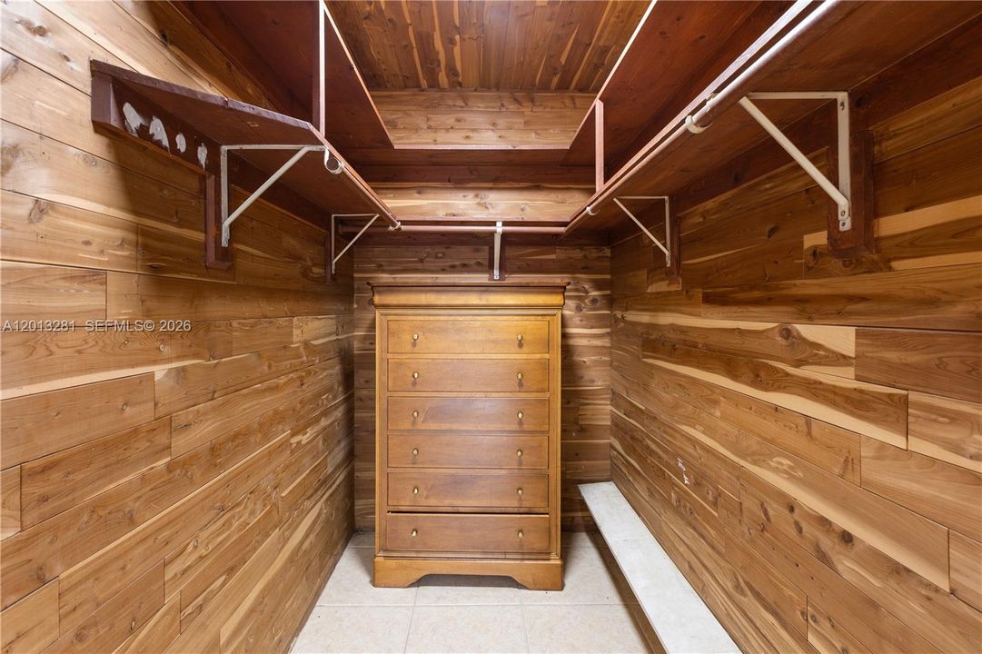 For Rent: $6,000 (3 beds, 2 baths, 1985 Square Feet)