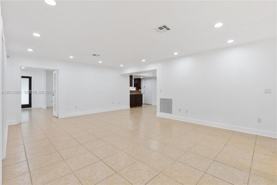 For Rent: $6,000 (3 beds, 2 baths, 1985 Square Feet)