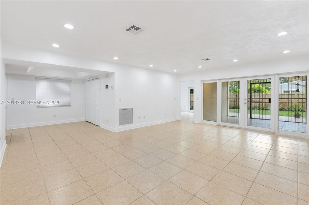 For Rent: $6,000 (3 beds, 2 baths, 1985 Square Feet)
