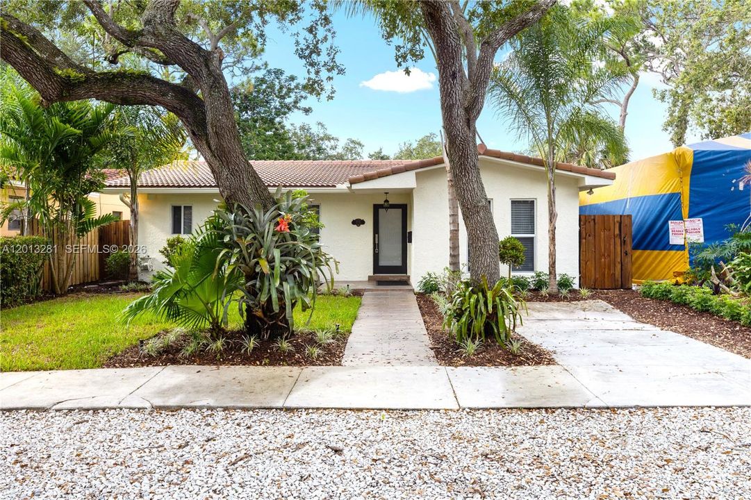 For Rent: $6,000 (3 beds, 2 baths, 1985 Square Feet)
