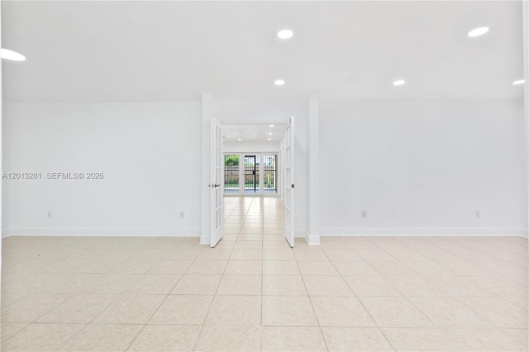 For Rent: $6,000 (3 beds, 2 baths, 1985 Square Feet)