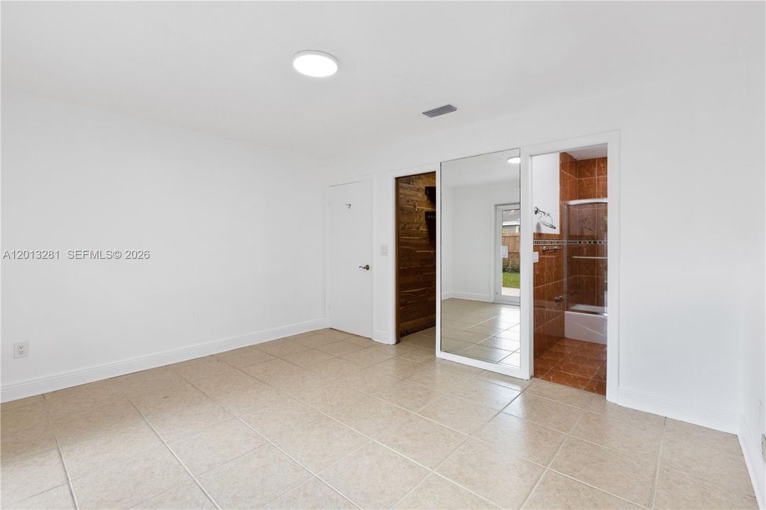 For Rent: $6,000 (3 beds, 2 baths, 1985 Square Feet)