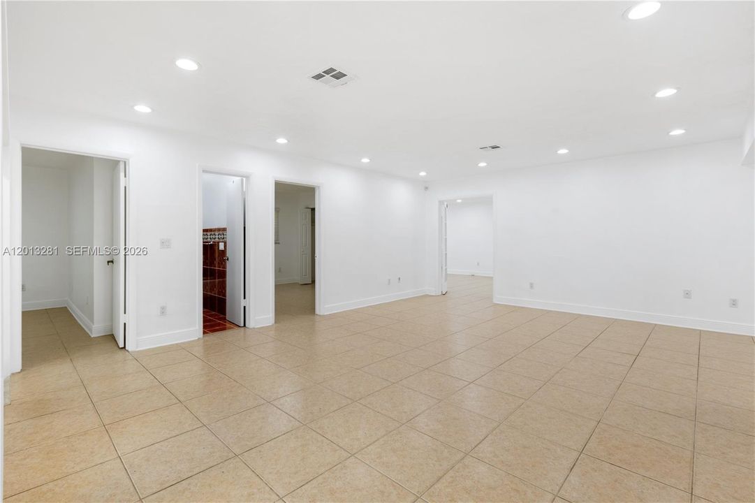 For Rent: $6,000 (3 beds, 2 baths, 1985 Square Feet)
