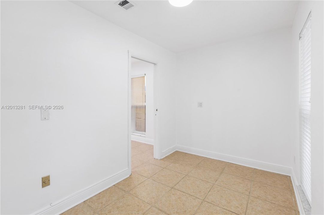 For Rent: $6,000 (3 beds, 2 baths, 1985 Square Feet)