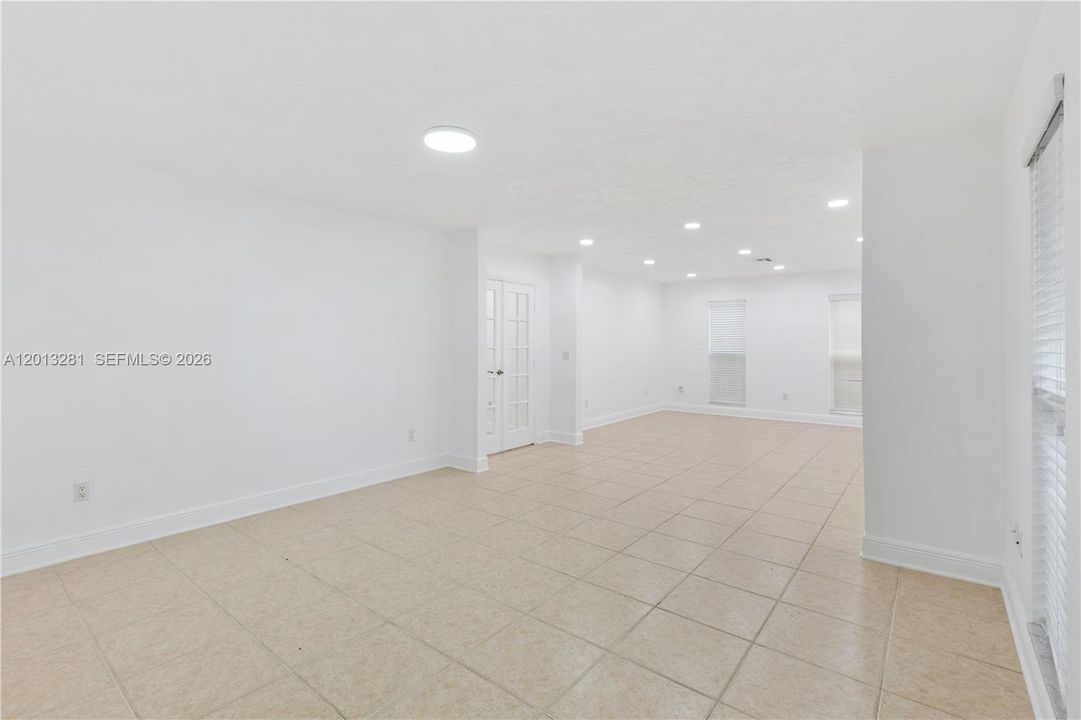 For Rent: $6,000 (3 beds, 2 baths, 1985 Square Feet)